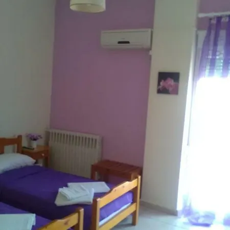 To Giouli * Wolos