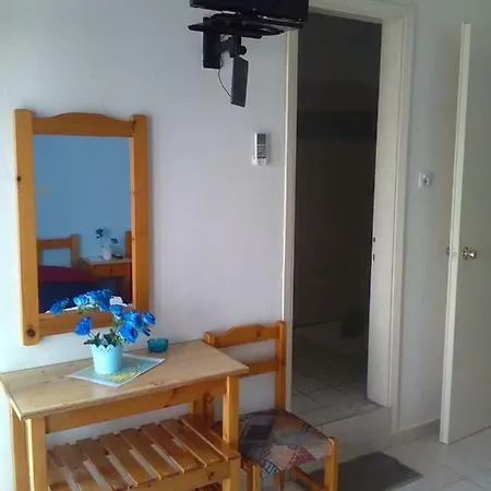 To Giouli Hotel Wolos